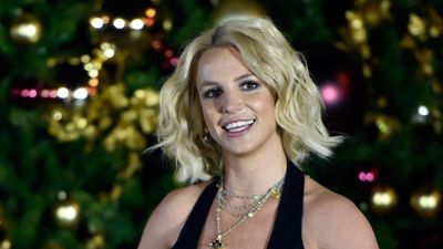 Britney Spears uses string lights to create a bold, enchanting display on her Christmas tree – you can replicate the stunning look for $7