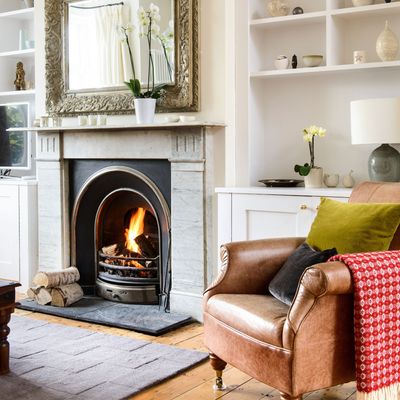 I constantly struggle with decision fatigue - but after trying the ‘one-touch’ decluttering method, I’ve finally been able to give my living room a new lease of life