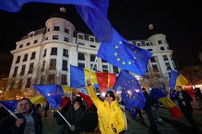 Romania’s top court annuls first round of presidential election amid fears of Russian interference