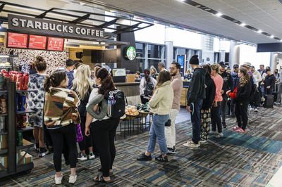 Starbucks' new CEO Brian Niccol wants you to get a brewed coffee in 'less than 30 seconds'