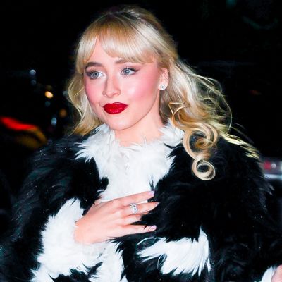 Sabrina Carpenter Toasts Her Christmas Special in Vintage Chanel Faux Furs and an Opulent Holiday Shoe Trend