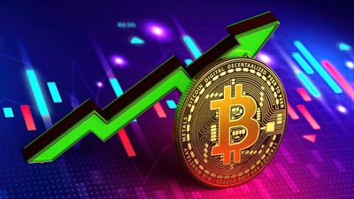 Flash Bitcoin price dip triggers $303m selloff, before price rebounds to near record-high