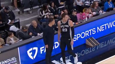 Zach Collins Aims NSFW Gesture at Referee Following Ejection From Kings-Spurs