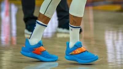 Steph Curry Debuts De'Aaron Fox's Signature Shoes on Court in Warriors-Timberwolves