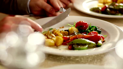 What foods should you avoid at dinner to protect your heart health?