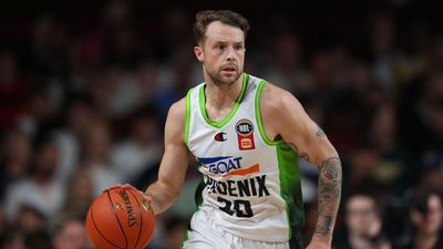 Phoenix storm home to extend Taipans' NBL losing streak