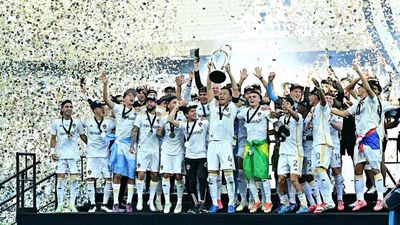 LA Galaxy Clinch Historic Sixth MLS Cup With Win Over New York Red Bulls