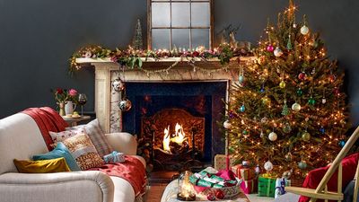 6 things interior designers always do when styling a mantlepiece for Christmas