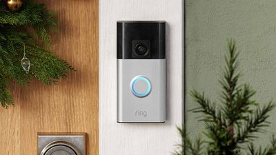 Home (security) for the holidays: 5 easy tools to protect your home while traveling