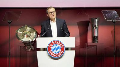 Bayern Munich pass 1 billion euros in revenue after trophyless season