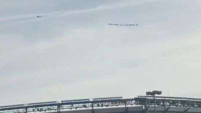 Giants Fans Fly Plane Over Stadium With Brutally Honest Message to Team's Owner