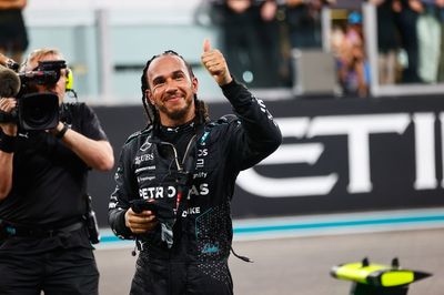 Mercedes: Hamilton would have fought for win without bollard incident