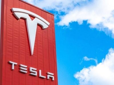 Tesla Shares Surge In Pre-Market On Monday, Hovering Near $400: What's Going On?