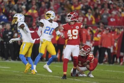 NFL Playoff Picture: Chiefs Lead AFC, Eagles Chase Lions