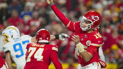 Cris Collinsworth Compliments Chiefs Lineman Jawaan Taylor on Consistent False Starts