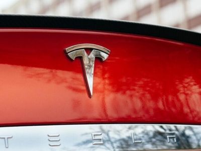 Tesla To $370? Here Are 10 Top Analyst Forecasts For Monday