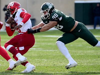 Michigan State football loses veteran defensive lineman to transfer portal