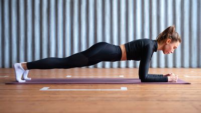 Forget the gym — you just need 7 minutes to sculpt your abs with this home workout