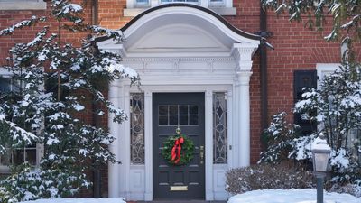 How to Keep Your Christmas Wreath Fresh — 5 Easy Ways to Maintain Healthy and Luxurious Foliage