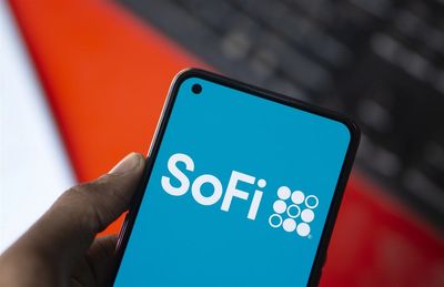Top 3 Finance Stocks to Hold for Strong Returns This Quarter
