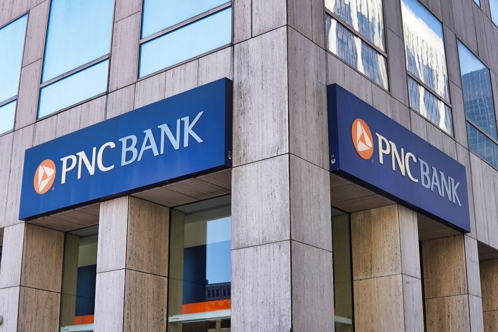 Is PNC Financial Services Stock Outperforming the…