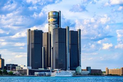 GM accused of ‘extortion’ over threat to tear down Detroit’s tallest skyscraper