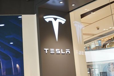 Tesla’s Closes in on $400: From Laggard to Leader in 2024