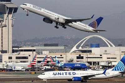 United Flight Forced to Turn Around Mid-Air and Go Back to Airport After Business Class Passenger Makes a Scene