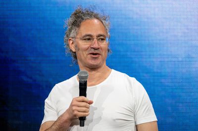 Palantir stock outshines rival tech stocks on top funds list