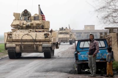 US-Backed Kurdish Forces Withdraw From Manbij Amid Turkish Attacks