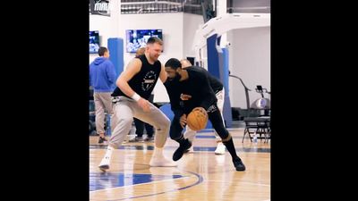 Kyrie Irving Goes 1-on-1 With Luka Doncic in Mavs 'King of the Court' Tournament