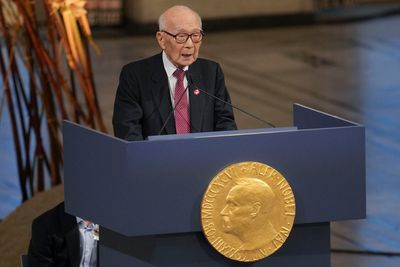 Nagasaki survivor accepts Nobel Peace Prize and calls for world free from nuclear weapons