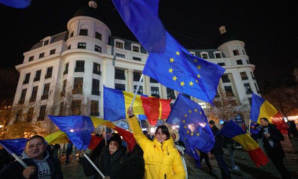 Romanian pro-European parties agree to form coalition government