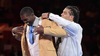 Randy Moss’s Son Angrily Shoots Down Report About His Father's Health