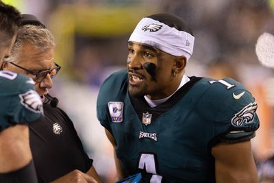 Eagles QB denies drama with A.J. Brown ahead of Week 15 matchup against Steelers