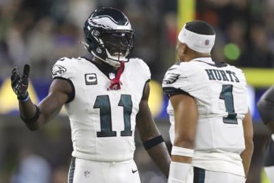 Eagles Stars Downplay Rumors Of Locker Room Feud