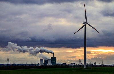 'Dunkelflaute' weather phenomenon pushes German energy prices to 2-decade high