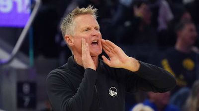 Steve Kerr Gave Comical One-Liner About Rockets’ Red NBA Cup Court