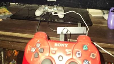 Raspberry Pi Zero 2W transforms broken Sony PlayStation 4 controller into a retro games console