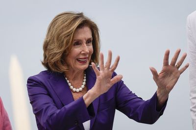 Nancy Pelosi Working To Defeat AOC's Bid For Top Democratic Spot In House Oversight Committee