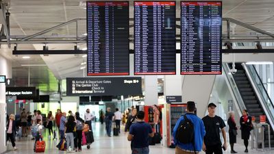 Striking Qantas engineers look to crash Christmas party