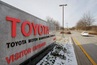 Toyota to invest $922 million to build a new paint facility at its Kentucky complex