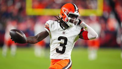 Jerry Jeudy Hit a Late, but Adorable TD Dance on the Sideline for His Daughter