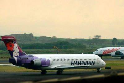 Turbulence slammed Hawaiian Airlines flight because of decision to fly over storm cell, report says