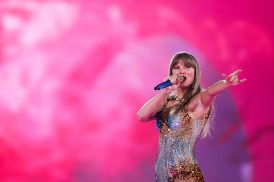 Taylor Swift celebrates 'nicest birthday present' as she makes Billboard Music Awards history