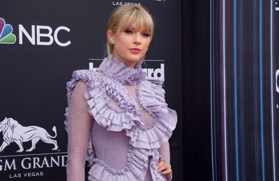 Taylor Swift surpasses Drake as most-decorated artist in Billboard Music Awards history