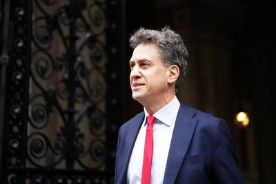 Ed Miliband, of bacon sandwich fame, weighs in on Kemi Badenoch’s bizarre lunch comments