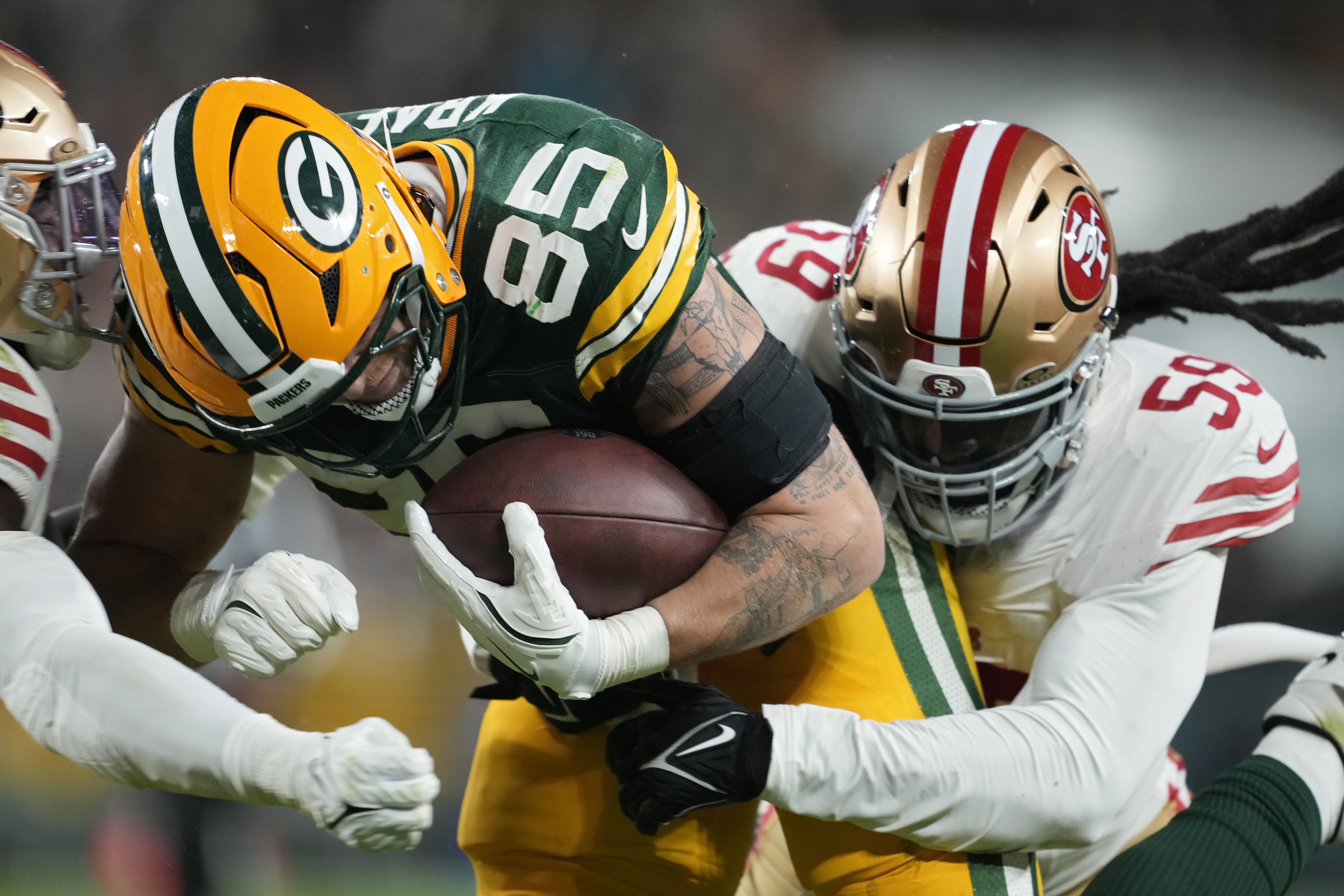 Former Packers LB De’Vondre Campbell refuses to play…