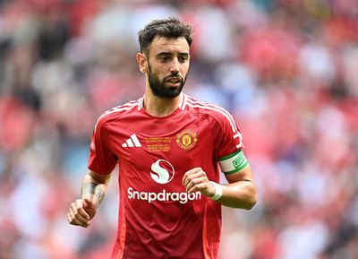 Carragher Says Manchester United Should Sell Bruno Fernandes