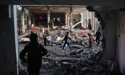 Israeli attacks kill dozens of Palestinians hours after UN demands ceasefire in Gaza